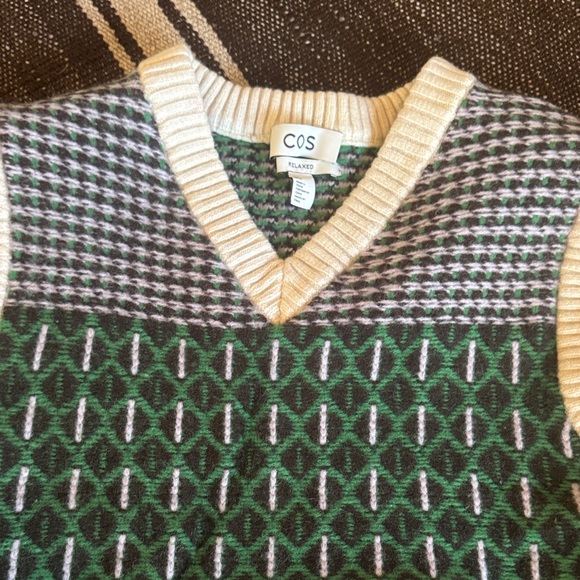 COS Multicolor Geometric Knit Vest - Picture 2 of 4
